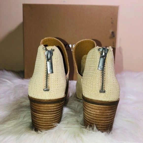 Lucky Brand Powe Suede Booties 6 - Picture 7 of 8